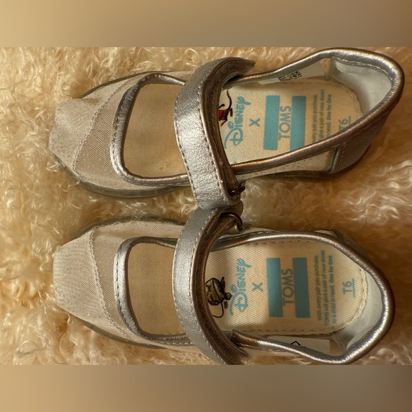 Disney TOMS shoes (3 pairs) Cinderella fairy godmothers Snow White, all size 6 - Picture 8 of 10